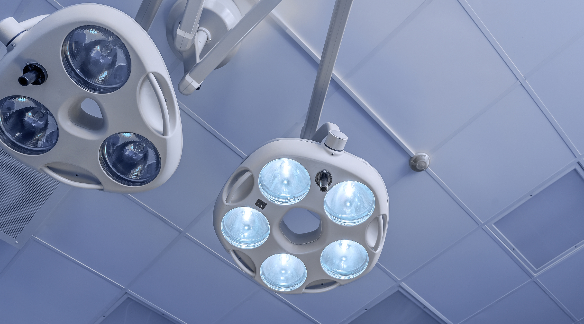 surgical lamp close-up in a modern medical clinic